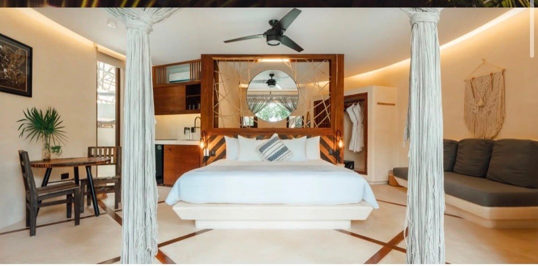 King Suite with balcony, pool view